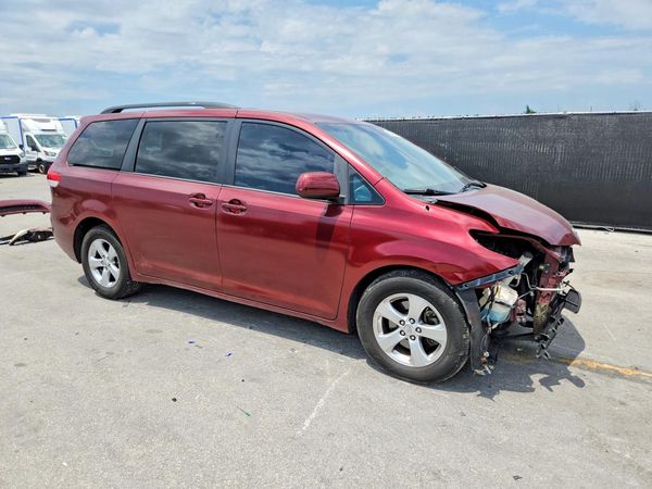 2014 TOYOTA SIENNA
