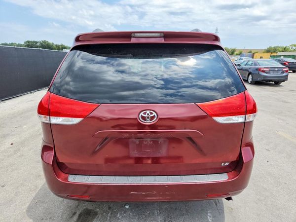 2014 TOYOTA SIENNA