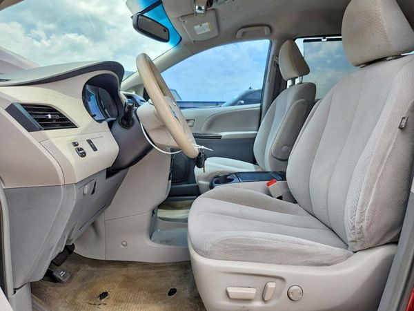 2014 TOYOTA SIENNA