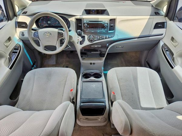 2014 TOYOTA SIENNA