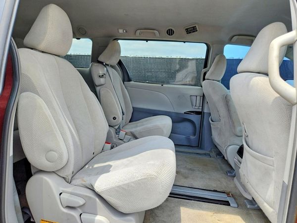 2014 TOYOTA SIENNA