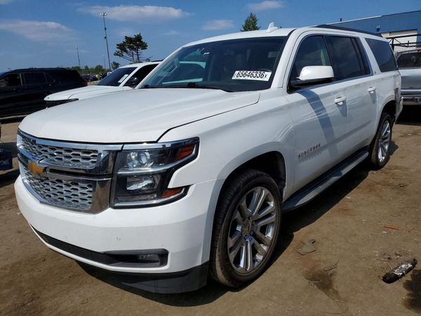 2016 CHEVROLET SUBURBAN LT — Front 3/4