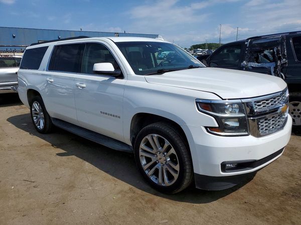 2016 CHEVROLET SUBURBAN LT — Passenger 3/4