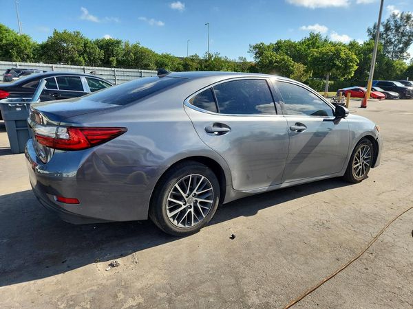 2017 LEXUS ES
