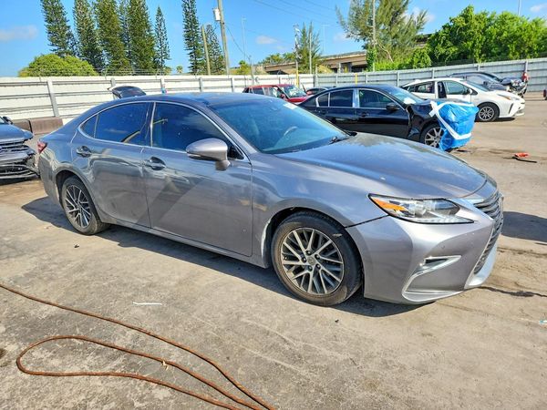 2017 LEXUS ES