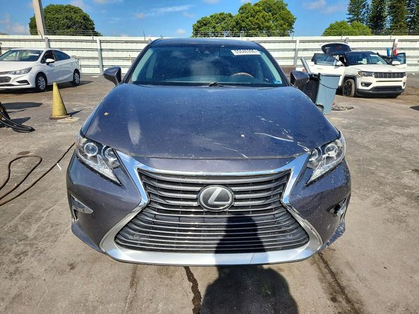 2017 LEXUS ES