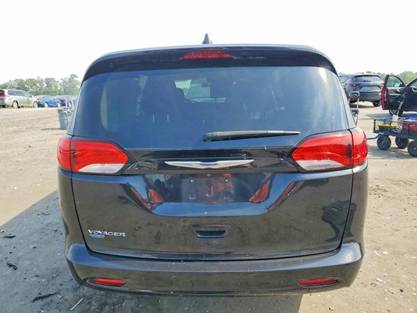 2020 CHRYSLER VOYAGER L