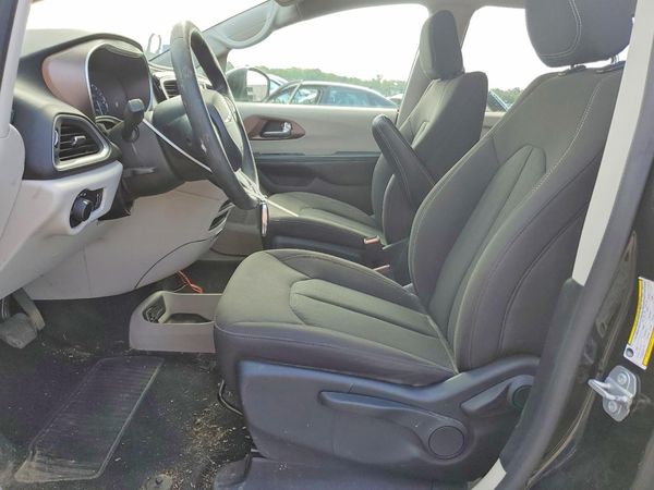 2020 CHRYSLER VOYAGER L