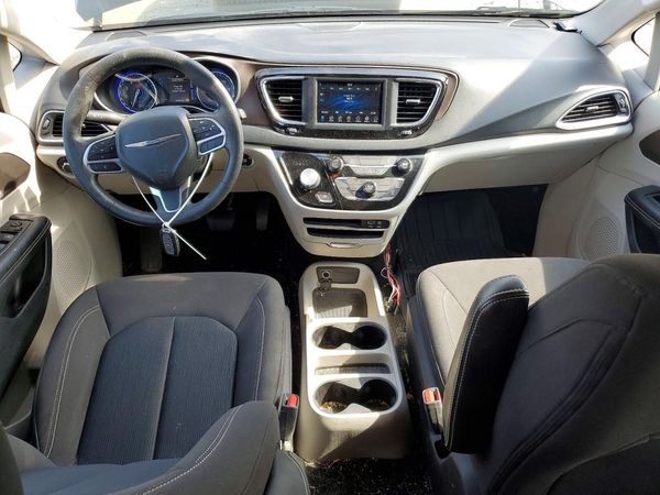 2020 CHRYSLER VOYAGER L