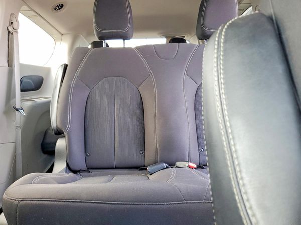 2020 CHRYSLER VOYAGER L