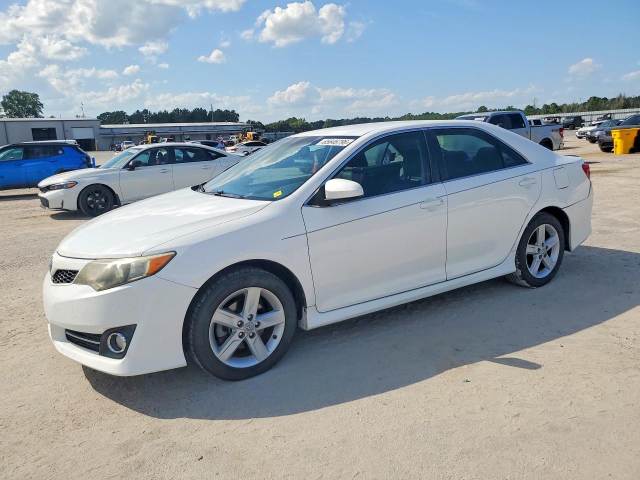 2012 TOYOTA CAMRY — Front 3/4