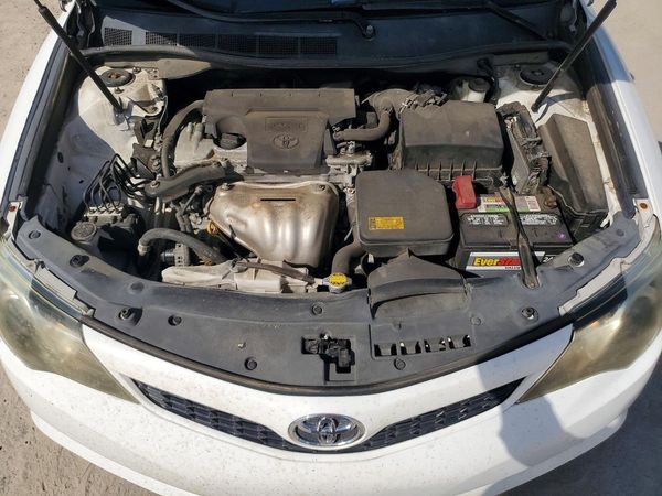 2012 TOYOTA CAMRY — Engine bay