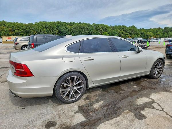 2018 VOLVO S90