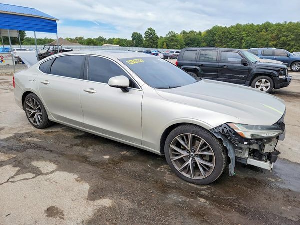 2018 VOLVO S90