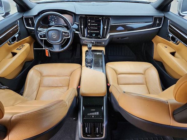 2018 VOLVO S90