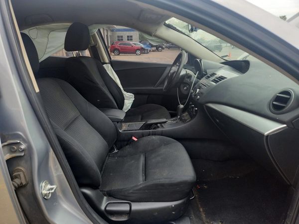 2013 MAZDA 3 SV/Base