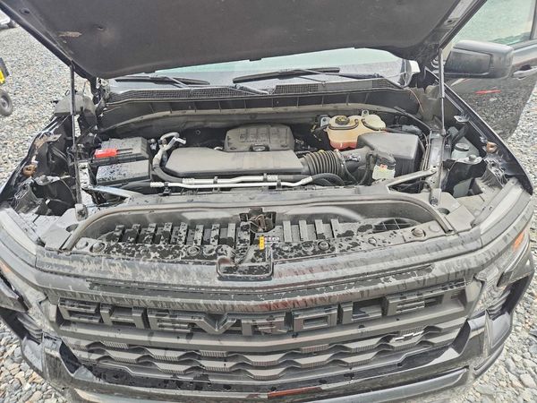 2023 CHEVROLET SILVERADO Custom — Engine bay