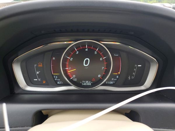 2015 VOLVO XC60