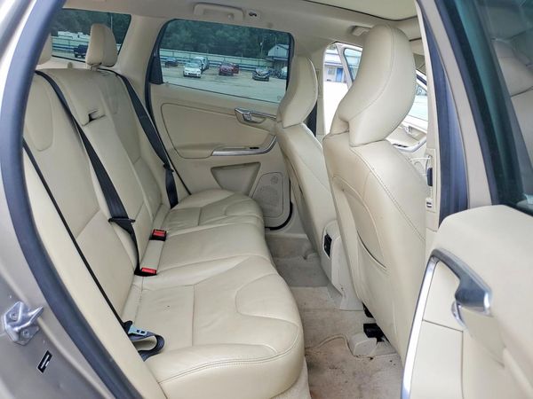 2015 VOLVO XC60