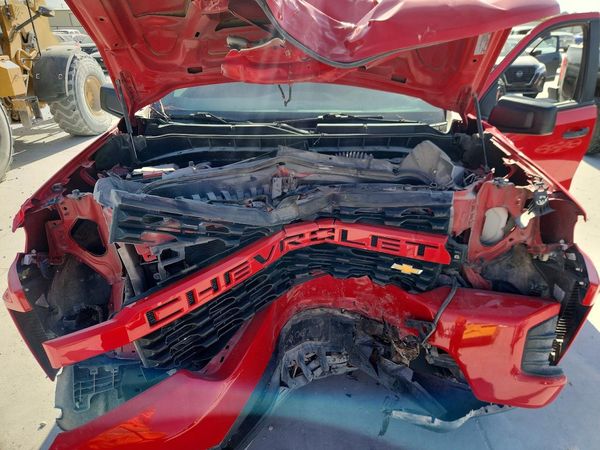 2022 CHEVROLET SILVERADO Custom — Engine bay