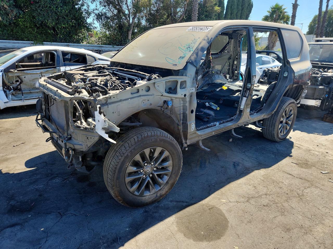 2023 LEXUS GX 460 Premium — Front 3/4