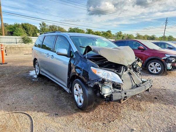 2020 TOYOTA SIENNA E grade — Passenger 3/4