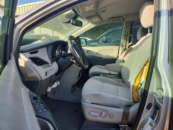 2020 TOYOTA SIENNA E grade — DENT