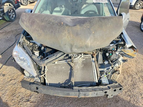 2020 TOYOTA SIENNA E grade — Engine bay