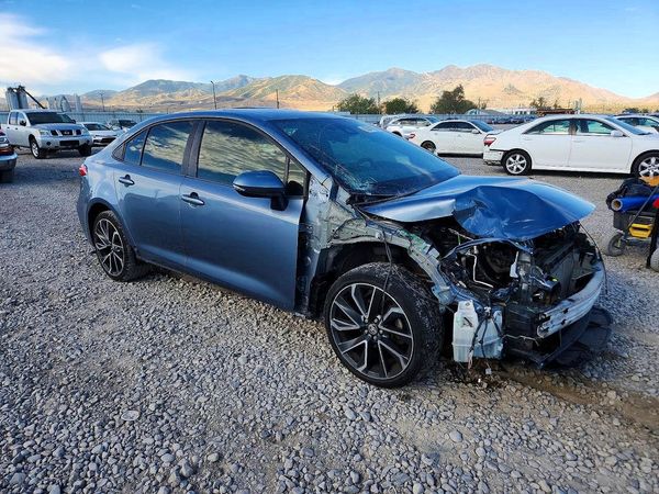 2020 TOYOTA COROLLA SE, CVT, w/Premium pkg — Passenger 3/4