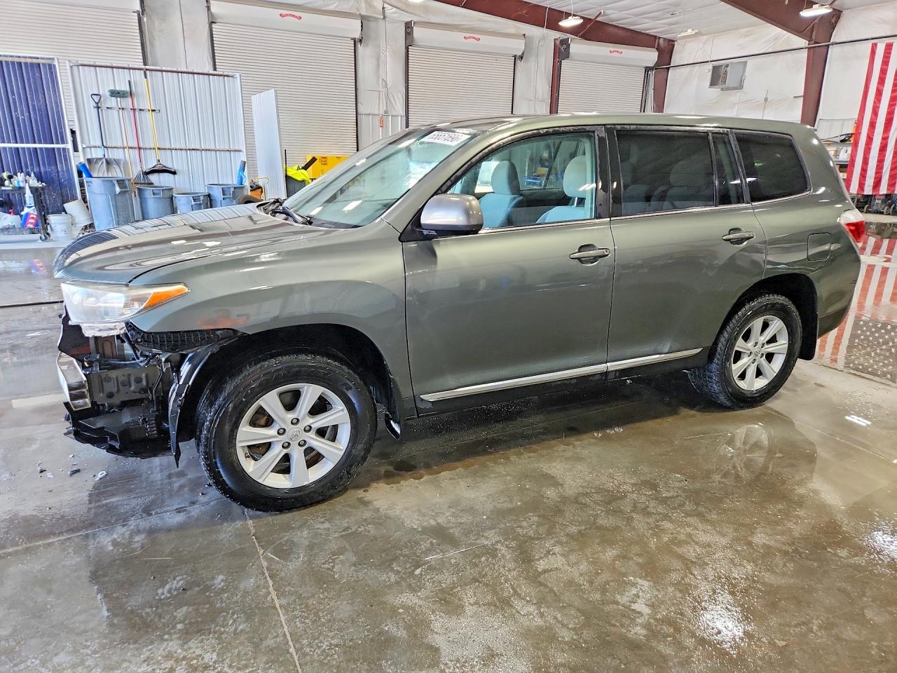 2013 TOYOTA HIGHLANDER Base/Hybrid — Front 3/4