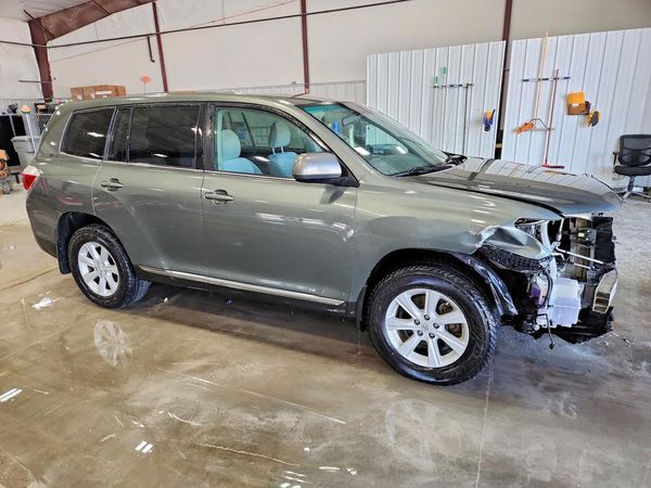 2013 TOYOTA HIGHLANDER Base/Hybrid — Passenger 3/4