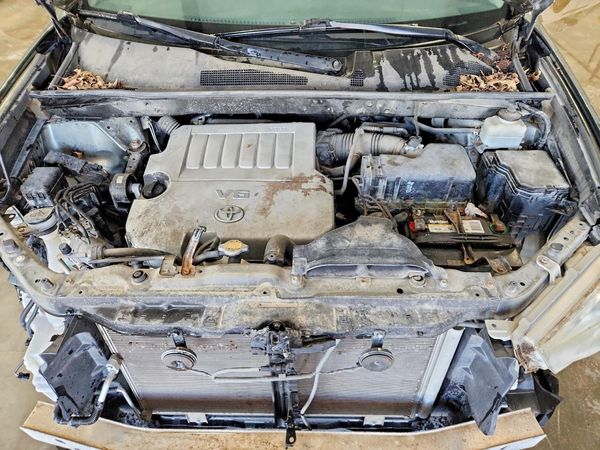 2013 TOYOTA HIGHLANDER Base/Hybrid — Engine bay