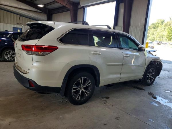 2018 TOYOTA HIGHLANDER LE/LE Plus