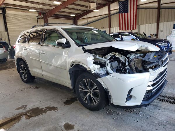 2018 TOYOTA HIGHLANDER LE/LE Plus