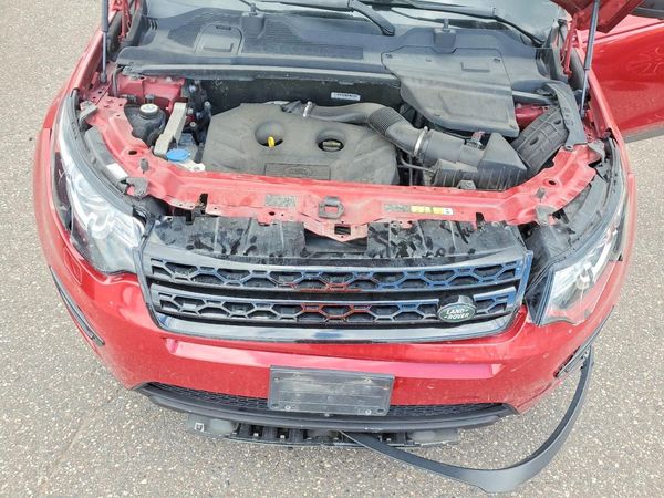 2015 LAND ROVER DISCOVERY HSE LUX — Engine bay