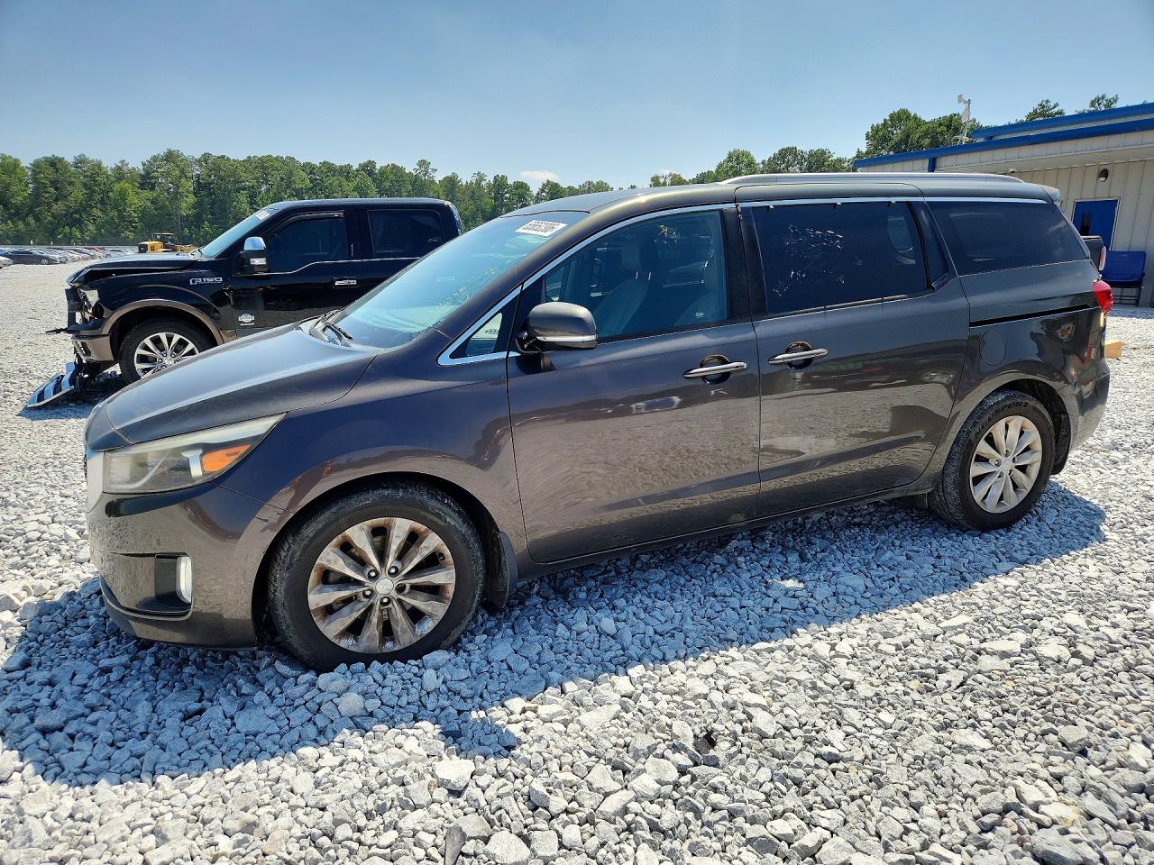 2016 KIA SEDONA EX - Middle level — Front 3/4