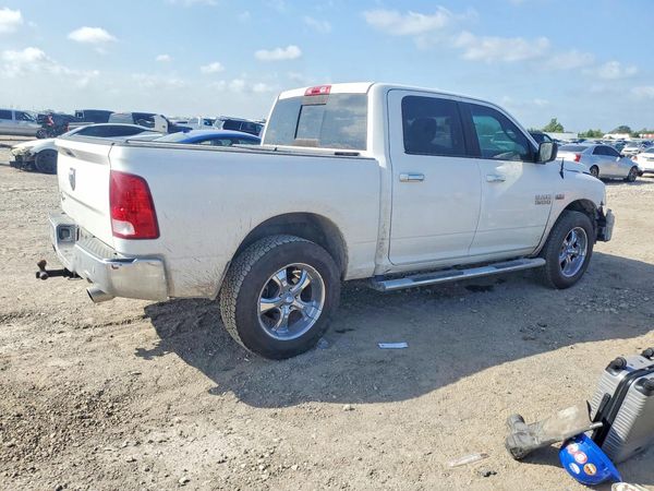 2016 RAM 1500 SLT