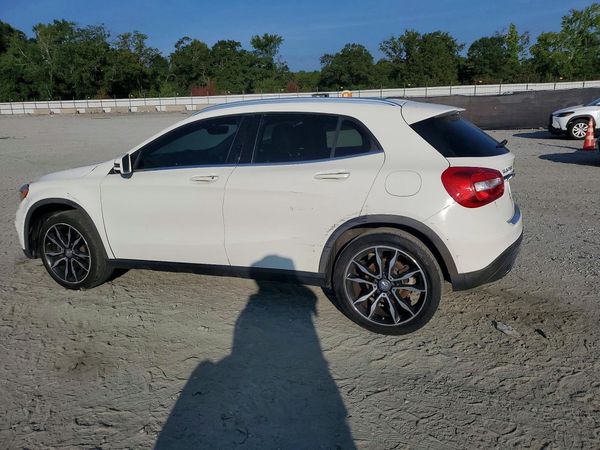 2015 MERCEDES-BENZ GLA GLA250