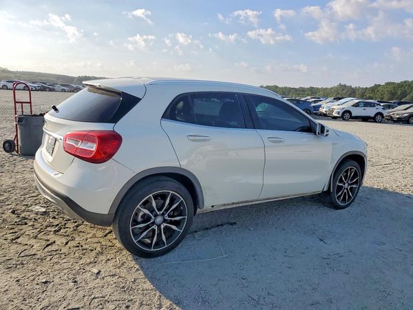 2015 MERCEDES-BENZ GLA GLA250