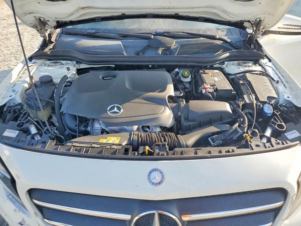 2015 MERCEDES-BENZ GLA GLA250