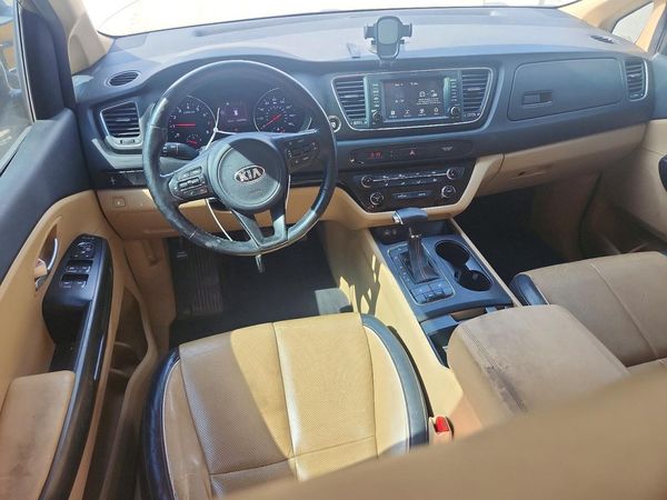 2017 KIA SEDONA LX
