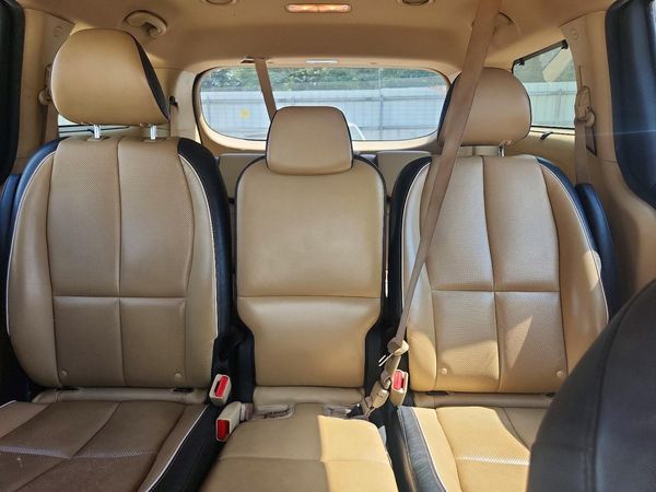 2017 KIA SEDONA LX