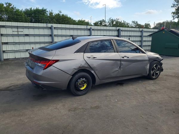 2022 HYUNDAI ELANTRA