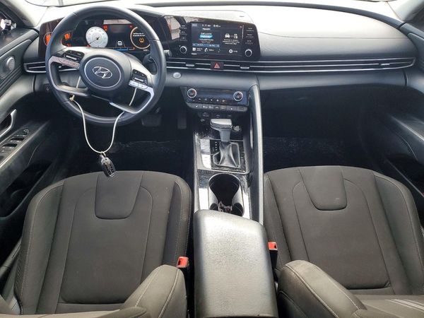 2022 HYUNDAI ELANTRA