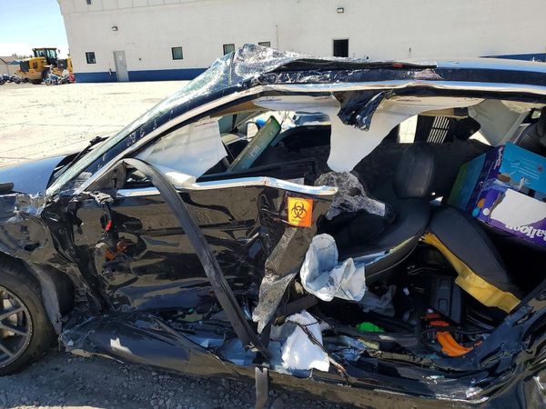 2018 TESLA MODEL 3 — DENT