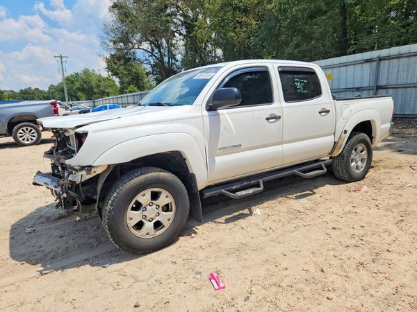 2015 TOYOTA TACOMA Delux Grade