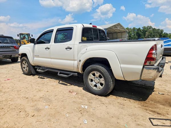 2015 TOYOTA TACOMA Delux Grade