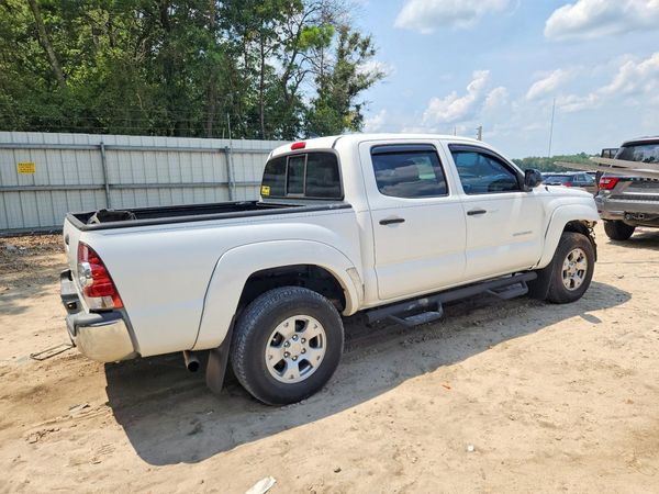 2015 TOYOTA TACOMA Delux Grade