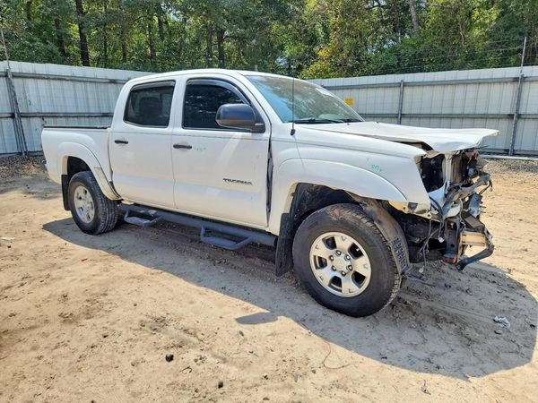 2015 TOYOTA TACOMA Delux Grade