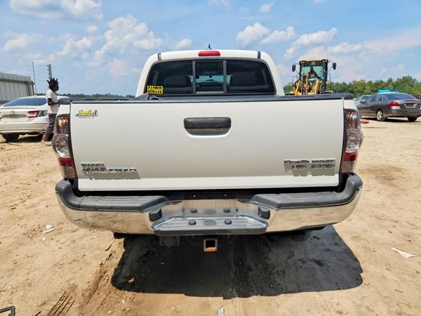 2015 TOYOTA TACOMA Delux Grade